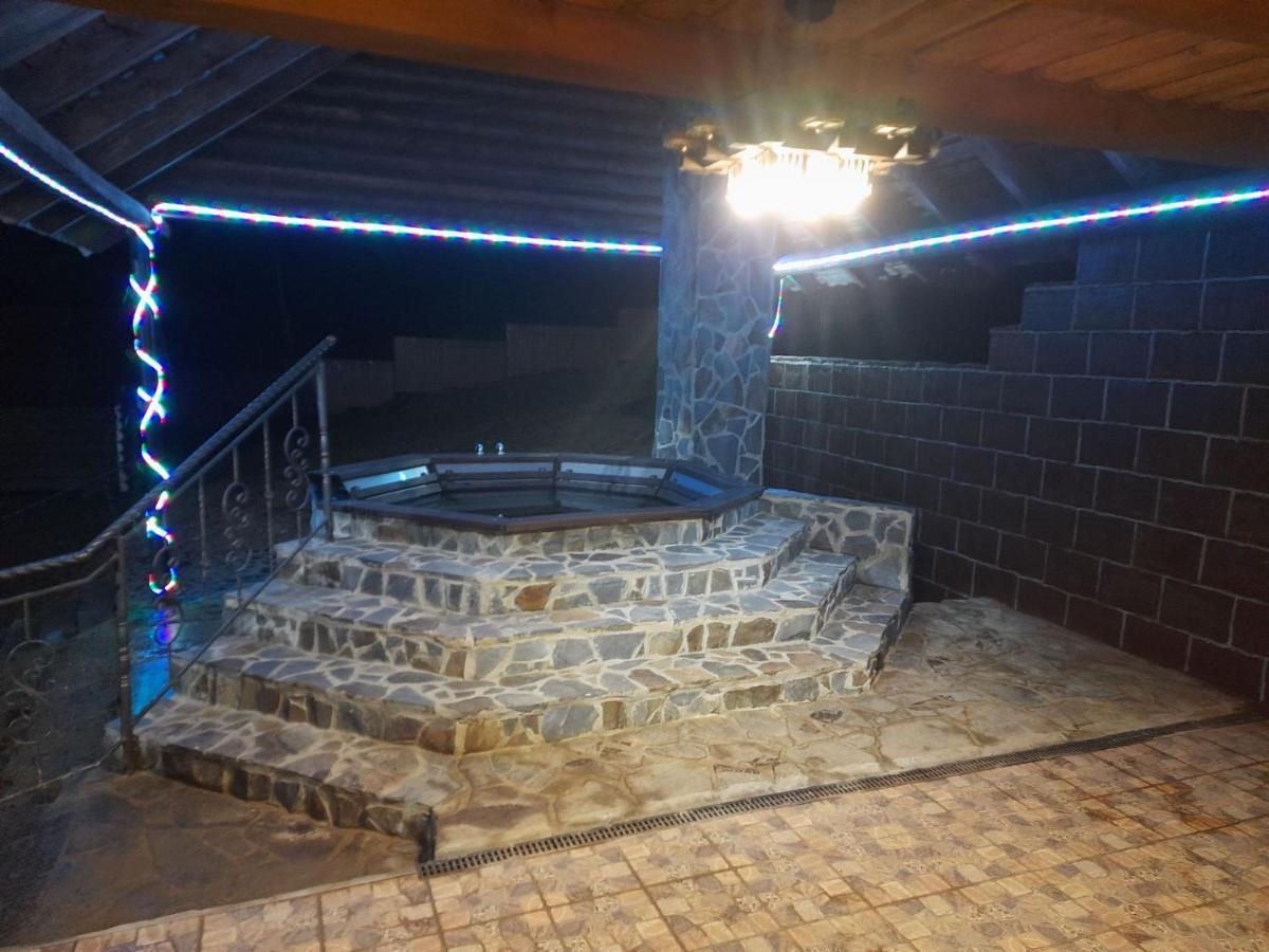 Mountain Dew Hotel Belasovitsa Eksteriør billede